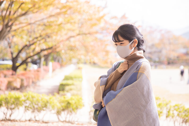 秋の花粉症に効く市販薬｜登録販売者が知っておきたい花粉症の種類と接客のポイント【薬剤師に学ぶ医薬品知識】
